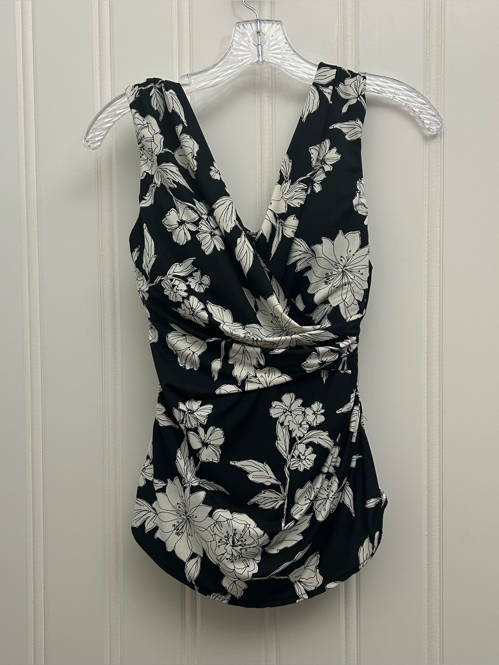 Lands’ End Black White Floral Skirted One-Piece Swimsuit 4P Petite Swimdress